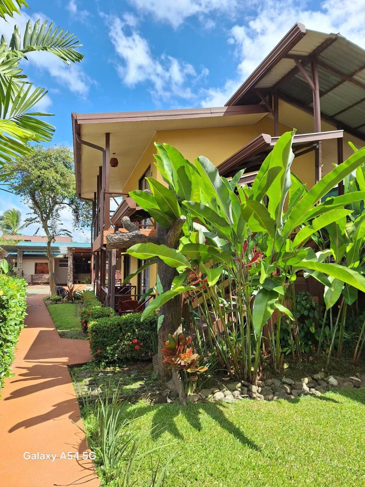 Hotel Iris Arenal La Fortuna Екстер'єр фото