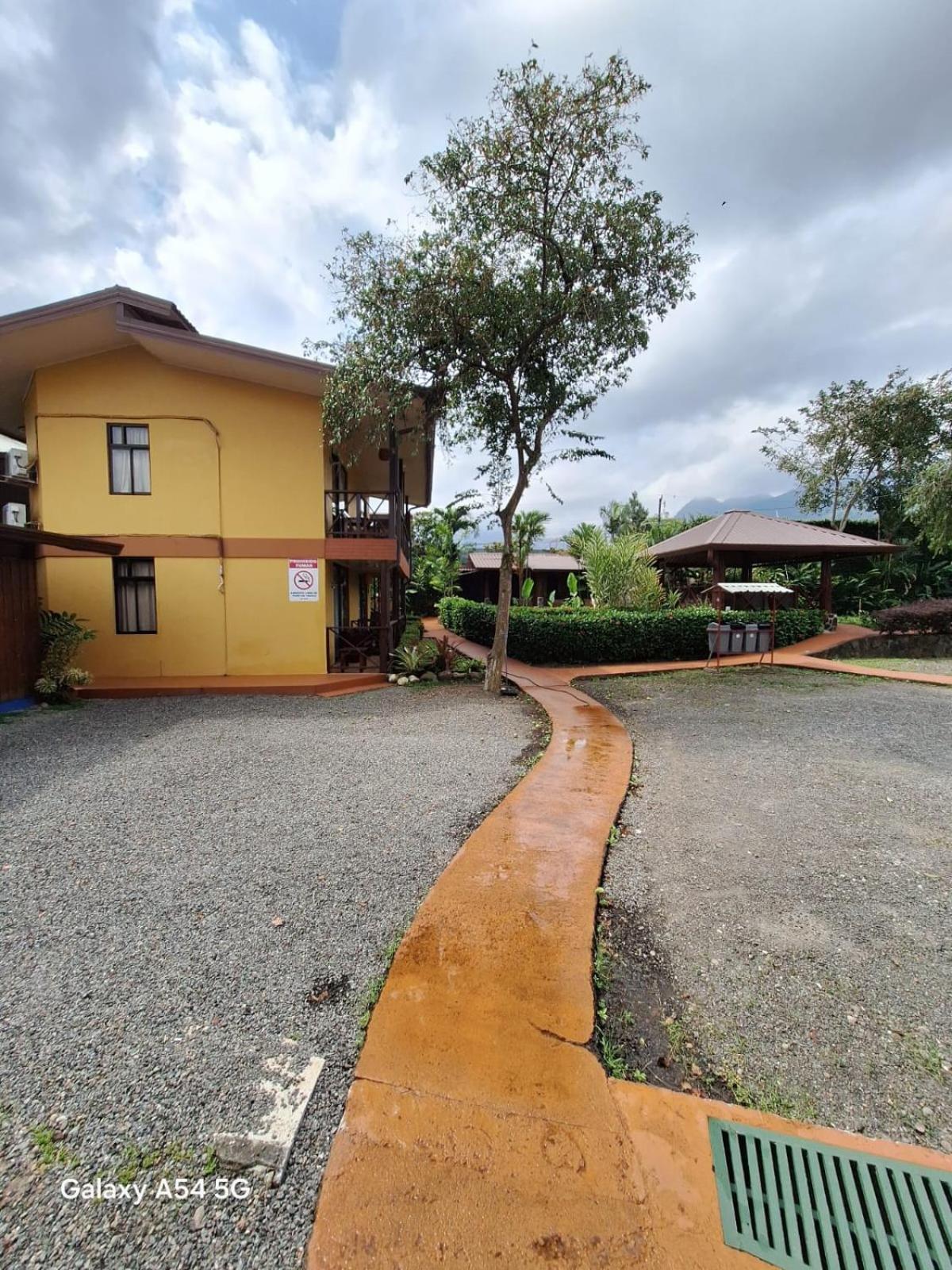 Hotel Iris Arenal La Fortuna Екстер'єр фото