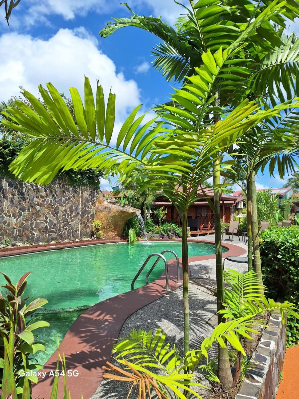 Hotel Iris Arenal La Fortuna Екстер'єр фото