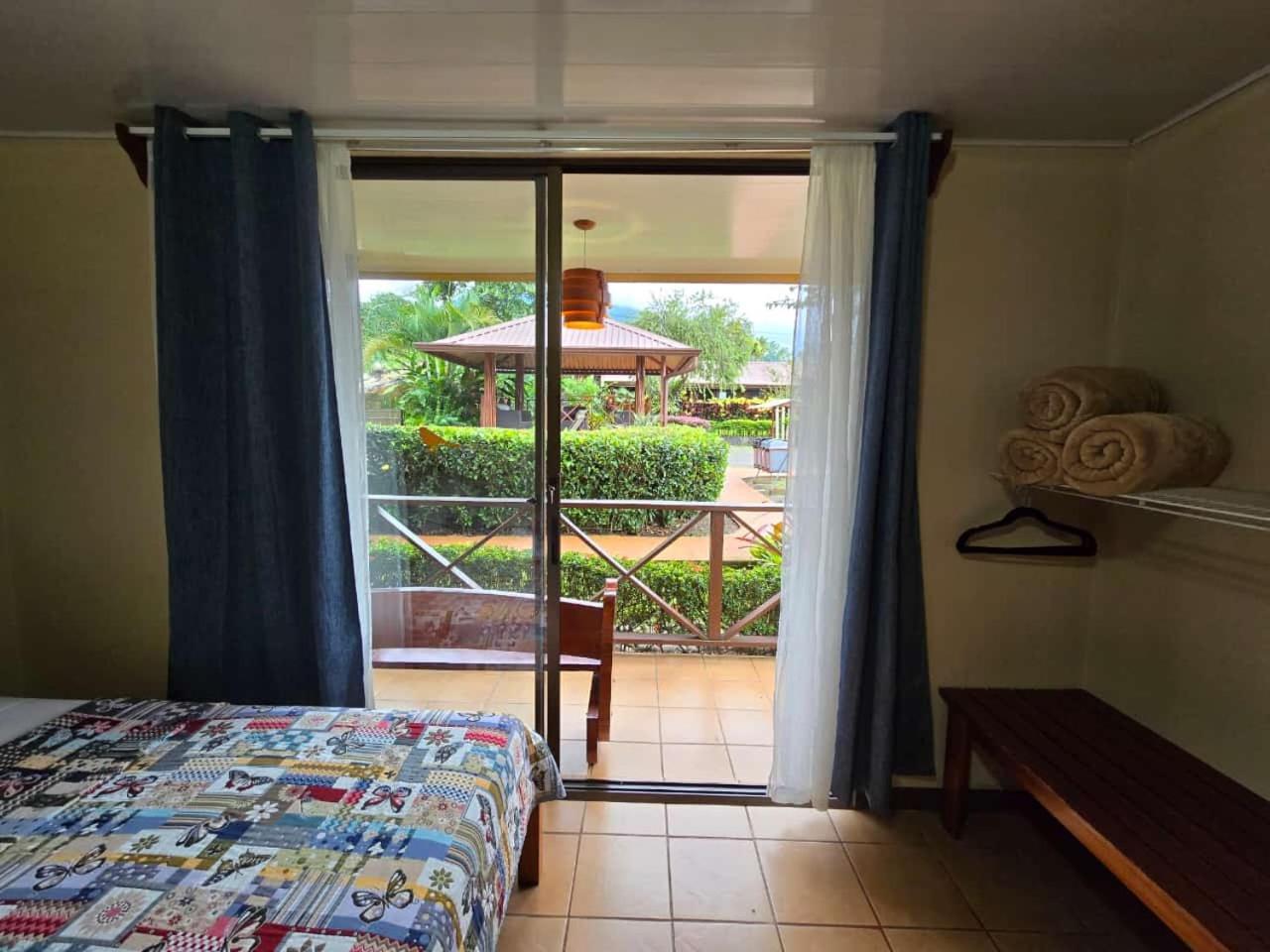 Hotel Iris Arenal La Fortuna Екстер'єр фото