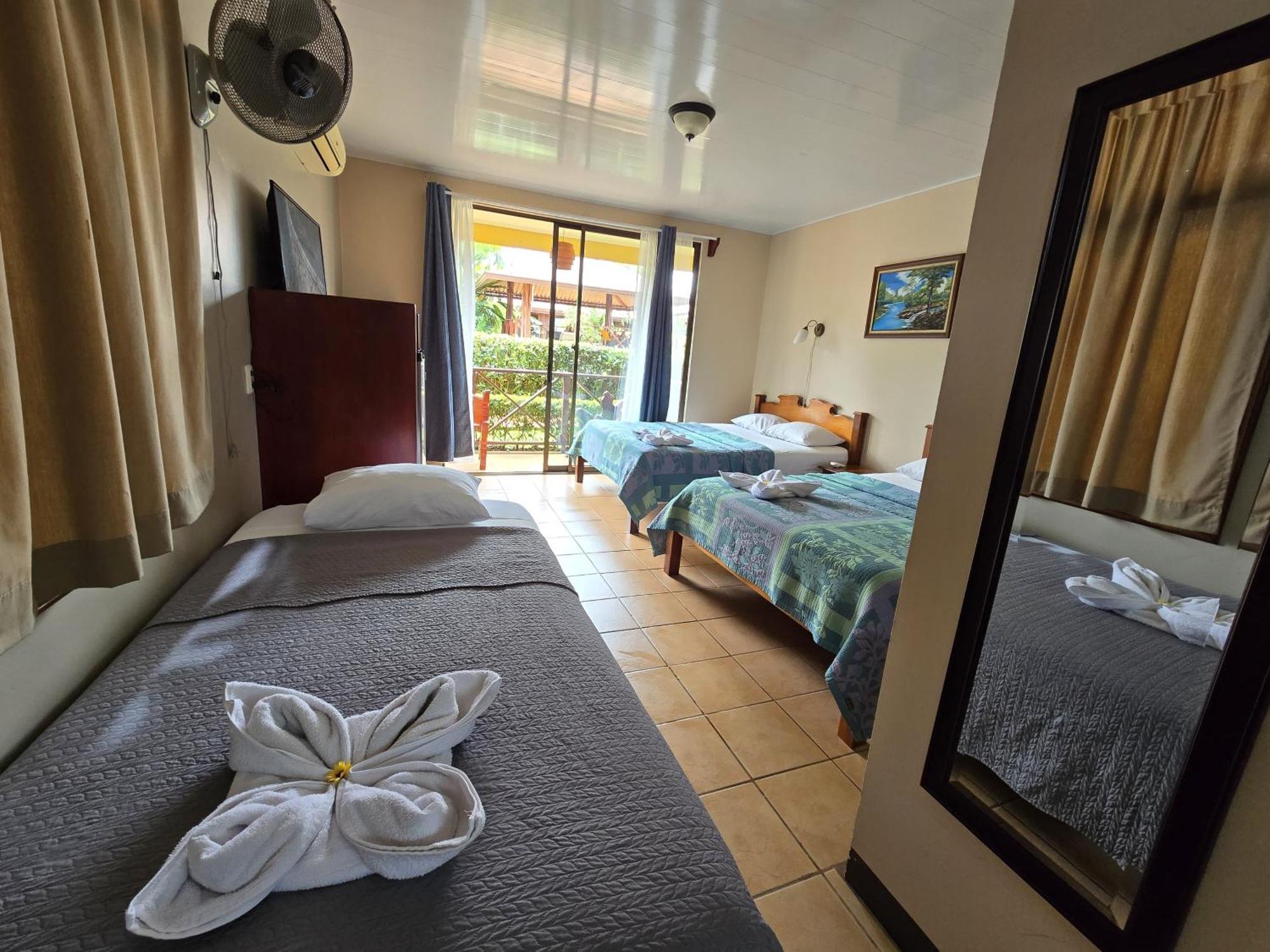 Hotel Iris Arenal La Fortuna Екстер'єр фото
