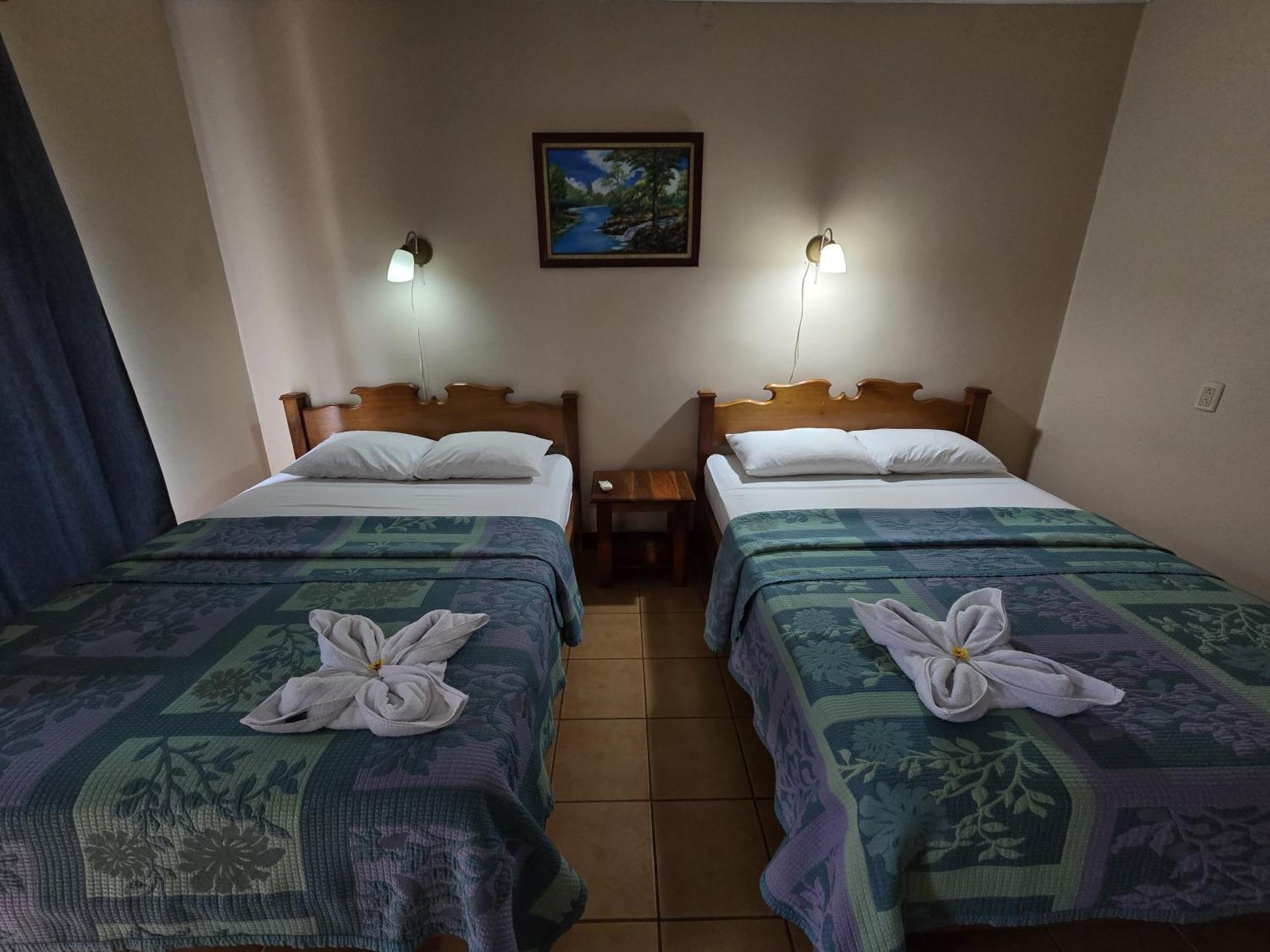 Hotel Iris Arenal La Fortuna Екстер'єр фото