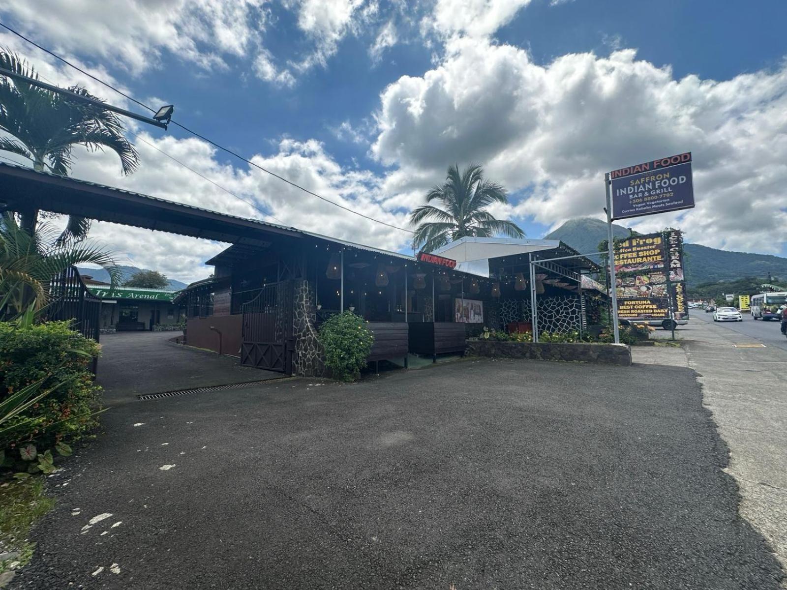 Hotel Iris Arenal La Fortuna Екстер'єр фото