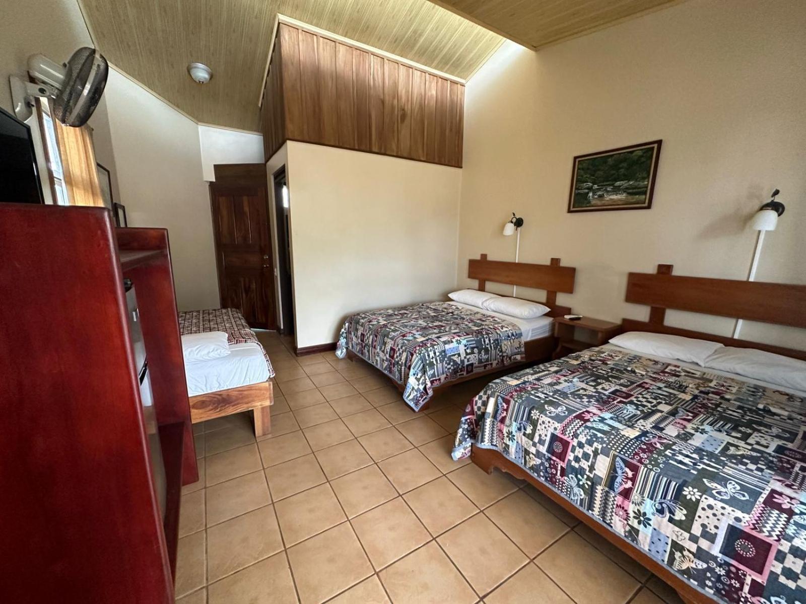 Hotel Iris Arenal La Fortuna Екстер'єр фото
