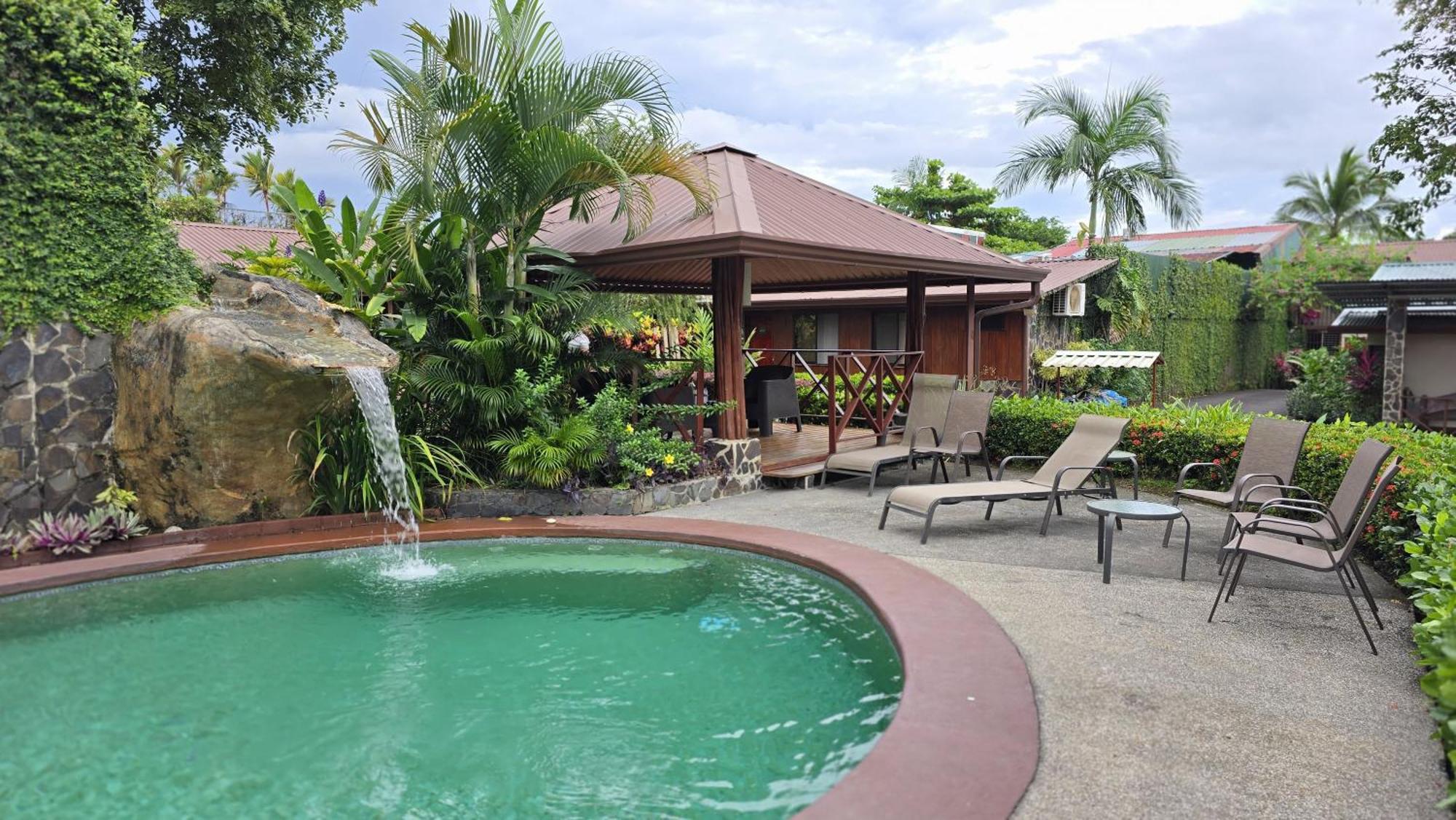 Hotel Iris Arenal La Fortuna Екстер'єр фото