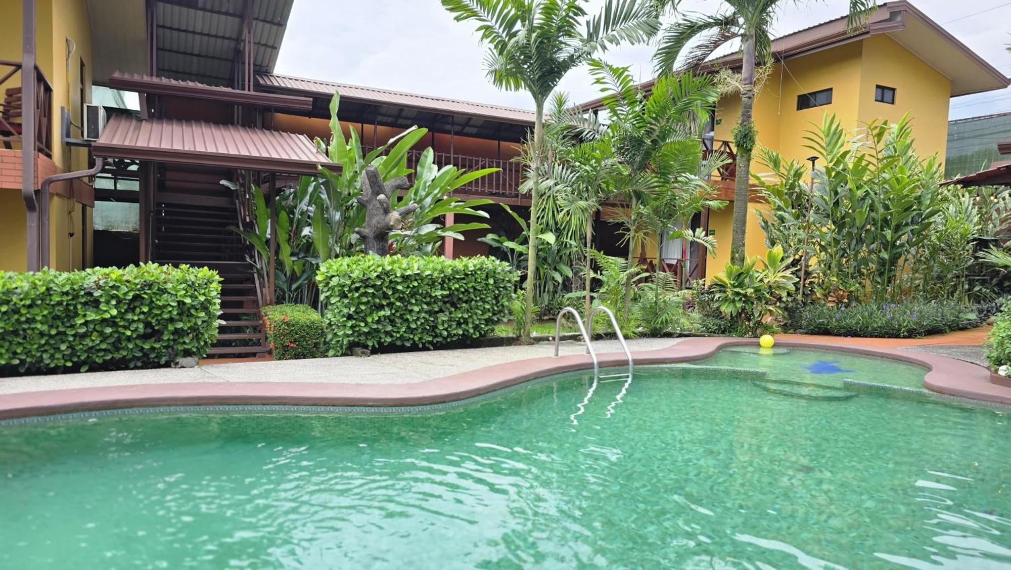 Hotel Iris Arenal La Fortuna Екстер'єр фото